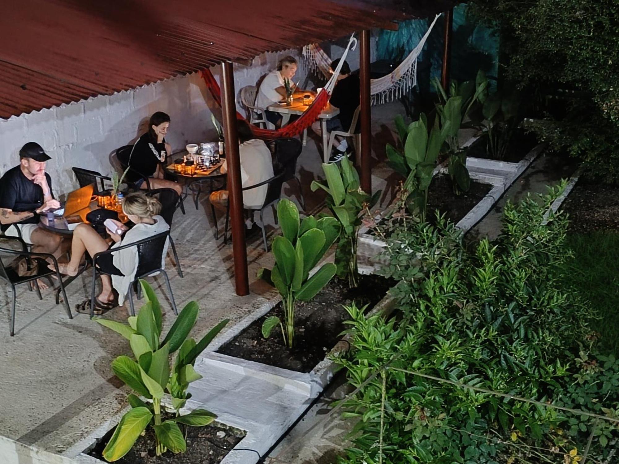 Magic Jardin Hostel - Patio, Balcony & Rooftop Ngoại thất bức ảnh